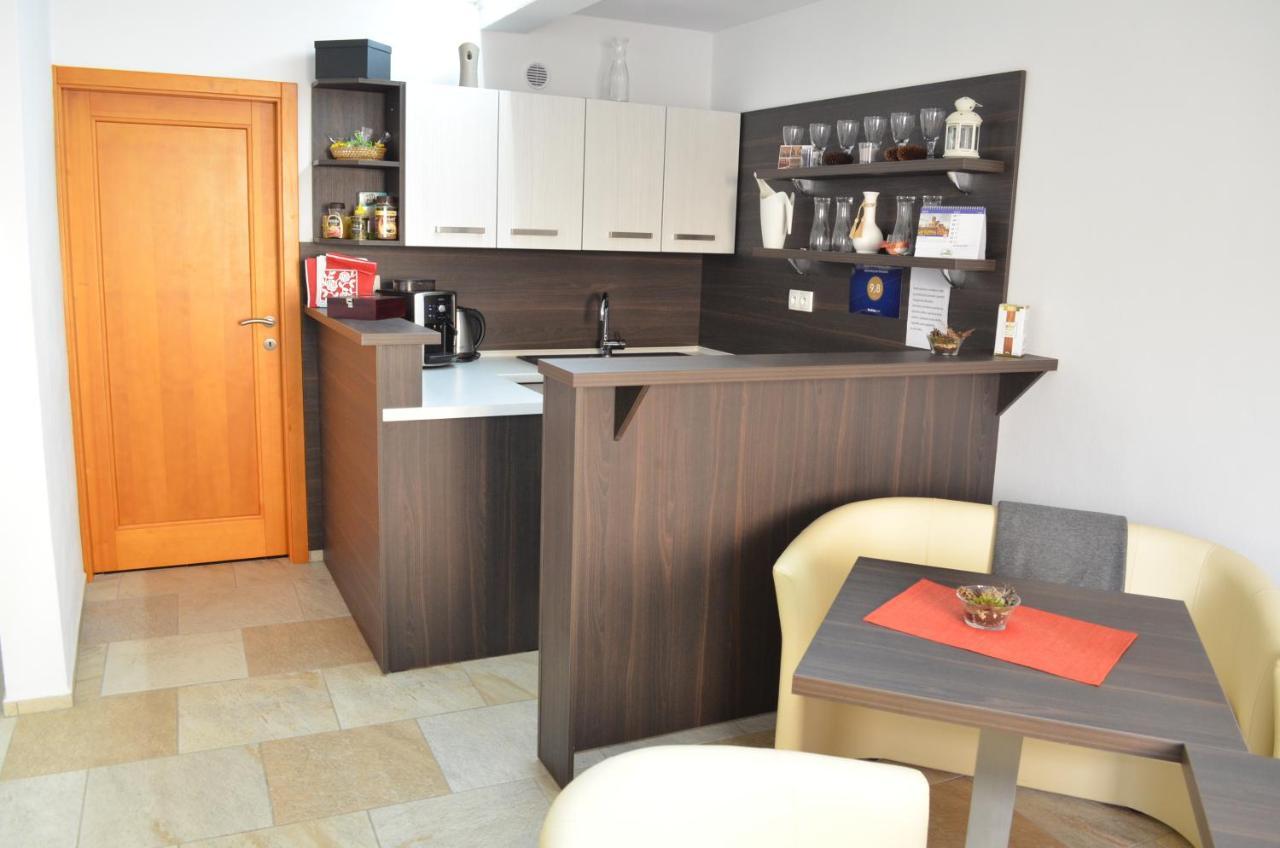 Apartmany Pod Namestim Телч Экстерьер фото