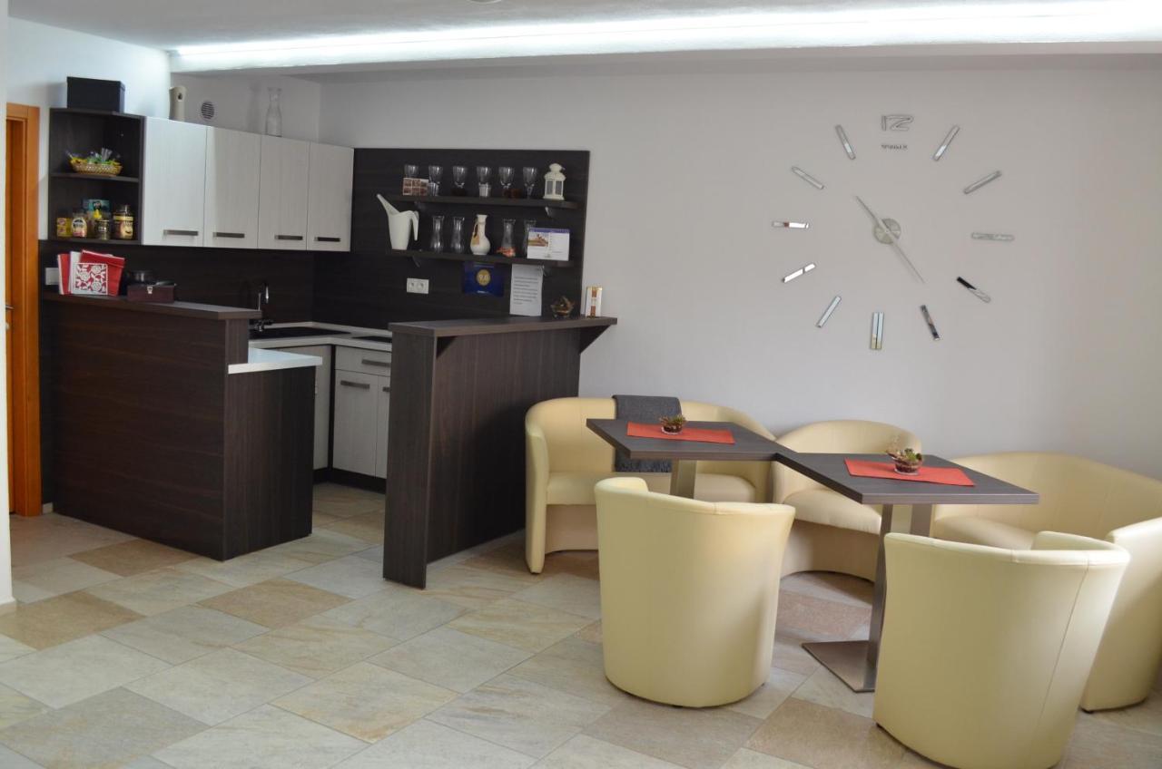 Apartmany Pod Namestim Телч Экстерьер фото