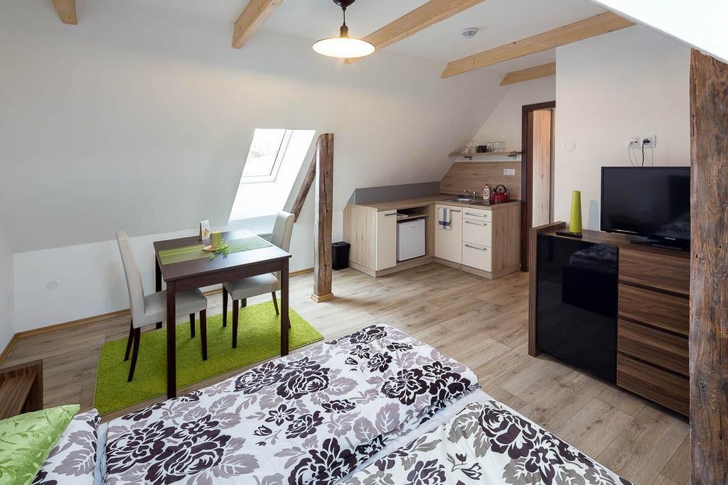 Apartmany Pod Namestim Телч Экстерьер фото